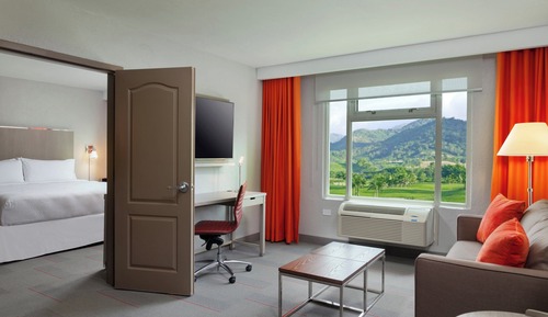 Suite, 1 très grand lit et 1 canapé-lit