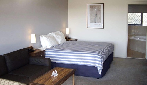 Chambre Exécutive, 1 très grand lit, non-fumeurs, baignoire à jets