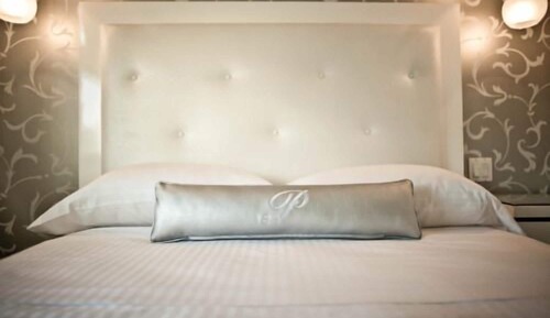 Chambre, 1 grand lit, accessible aux personnes à mobilité réduite