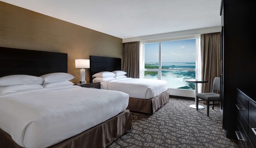Chambre, plusieurs lits (Canadian Falls View)