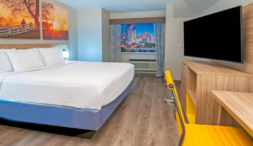 Chambre, 1 très grand lit, accessible aux personnes à mobilité réduite (Tub with Grab Bars)