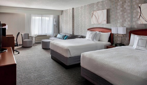 Chambre, plusieurs lits