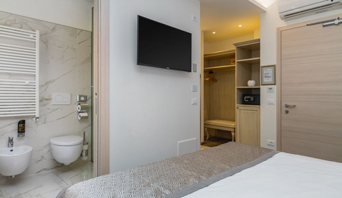 Chambre Double Junior, 1 grand lit, réfrigérateur
