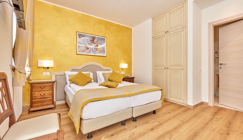Chambre Ville, 1 grand lit, réfrigérateur