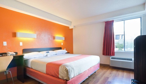 Chambre Standard, 1 très grand lit, accessible aux personnes à mobilité réduite, non-fumeurs