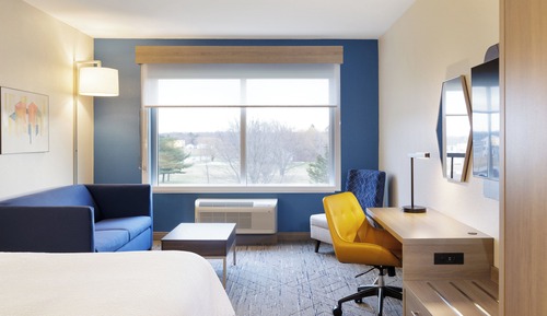 Chambre Standard, 1 très grand lit et 1 canapé-lit