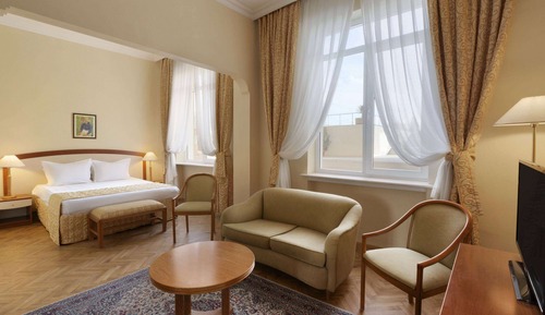 Chambre Présidentielle, 1 très grand lit