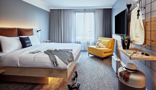 Chambre, 1 très grand lit, non-fumeurs