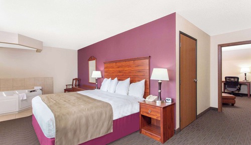 Suite Familiale, 1 très grand lit, non-fumeurs, cheminée (2 Room, Kitchen, Hot Tub)