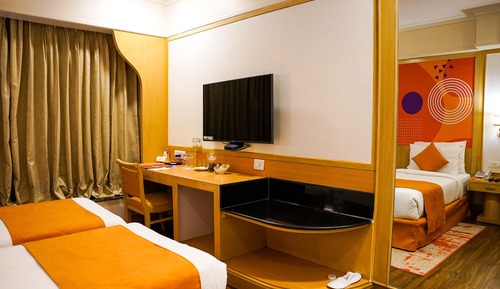 Club Deluxe Room King and Twin Bed with Breakfast