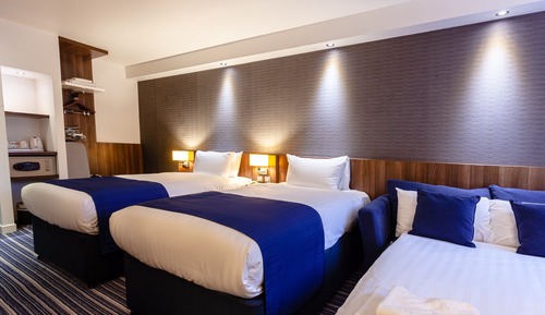 Chambre Standard, plusieurs lits (with Free Hot Breakfast)
