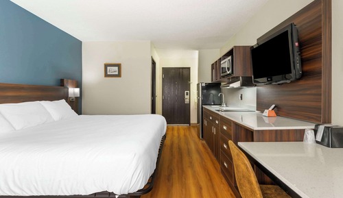Chambre, 1 très grand lit, accessible aux personnes à mobilité réduite, non-fumeurs (Efficiency)