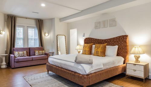 Chambre, 1 très grand lit et 1 canapé-lit
