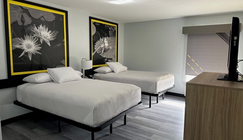 Chambre, 2 lits doubles, non-fumeurs ( Mobility/hearing, Roll-in Shower)