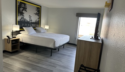 Chambre Simple, 1 très grand lit, non-fumeurs (Mobility/Hearing, Tub w/ Grab Bars)