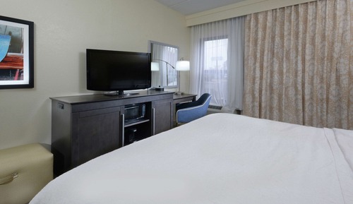 Chambre, 1 très grand lit, accessible aux personnes à mobilité réduite (Bathtub)