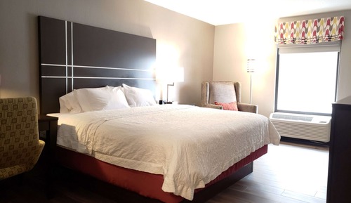 Chambre, 1 très grand lit, non-fumeurs