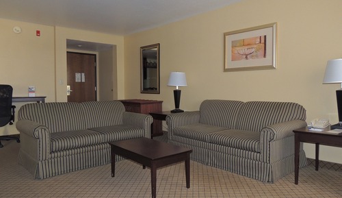 Suite, 1 très grand lit et 1 canapé-lit (Whirlpool)