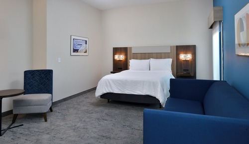 Chambre Standard, 1 grand lit, accessible aux personnes à mobilité réduite (Roll-In Shower)