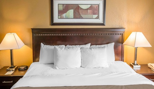 Chambre Standard, 1 très grand lit et 1 canapé-lit, non-fumeurs