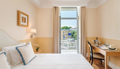 Chambre, vue partielle sur la mer (Prestige)