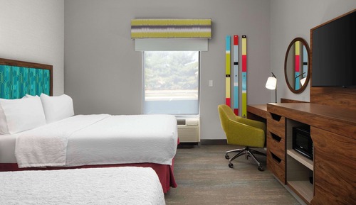 Chambre, 2 lits doubles (Mobility & Hearing, Roll-in Shower)