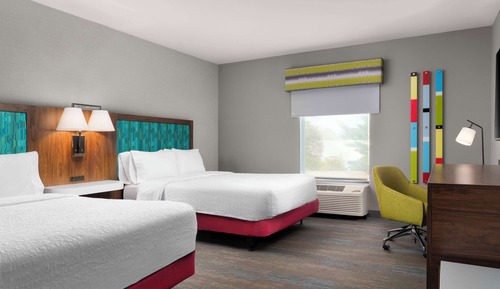 Chambre, 2 grands lits, accessible aux personnes à mobilité réduite, baignoire