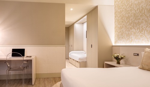Chambre Triple (with Extra Bed)