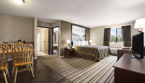 Suite, plusieurs lits, non-fumeurs (3 Queen Beds and 1 Sofa Bed)