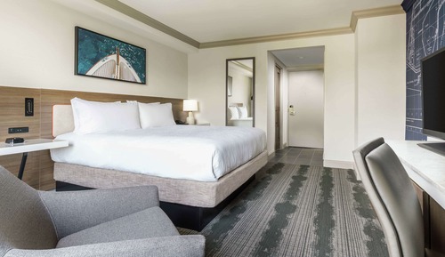 Chambre, 1 très grand lit, accessible aux personnes à mobilité réduite (Hearing)