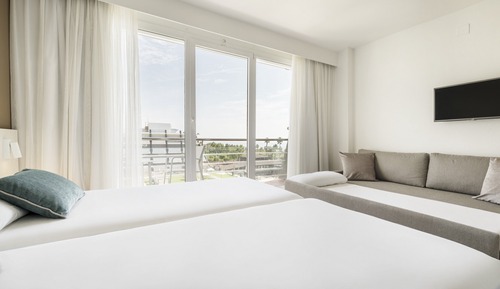 Chambre Double (with extra bed) (2 Adults + 1 Child)