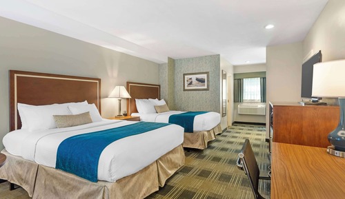 Chambre Standard, 2 grands lits, accessible aux personnes à mobilité réduite, baignoire