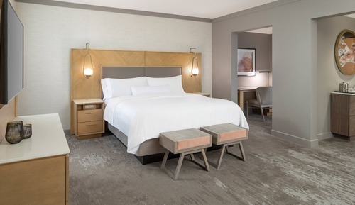 Suite Junior, 1 très grand lit, vue établissement (Mobility Accessible, Tub)