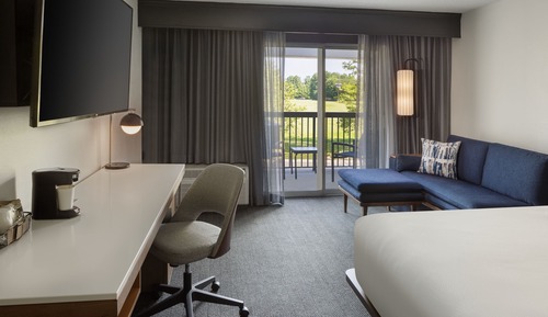 Chambre, 1 très grand lit et 1 canapé-lit, non-fumeurs (Mobility/Hearing Access, Roll-in Shwr)