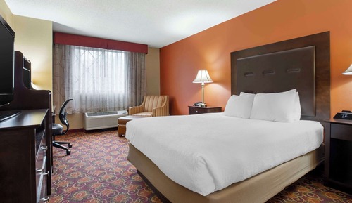 Chambre Standard, 1 grand lit, accessible aux personnes à mobilité réduite, baignoire