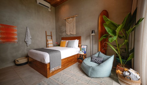Chambre Standard, 1 grand lit, vue océan (Double Room with Surf Lessons)