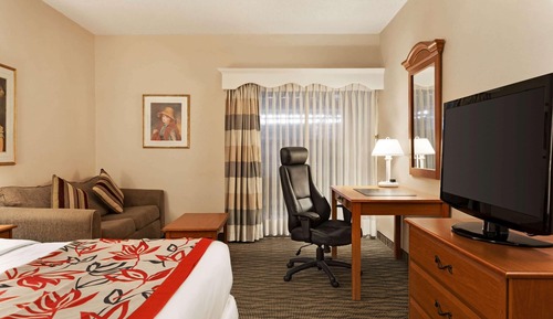 Chambre Affaires, 1 très grand lit, non-fumeurs, balcon (Interior Courtyard, Stair Access Only)