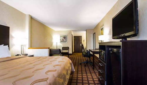 Suite, 1 très grand lit, accessible aux personnes à mobilité réduite, non-fumeurs (Upgrade)