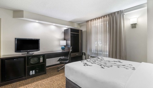 Chambre, 1 grand lit, accessible aux personnes à mobilité réduite, non-fumeurs