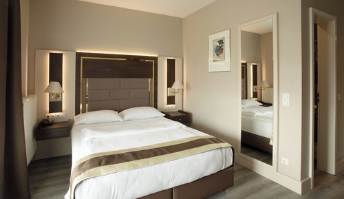 Chambre Simple Confort, 1 grand lit 1 place