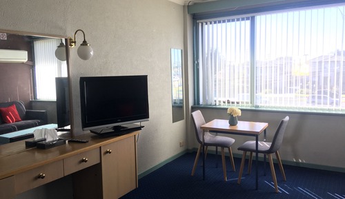 Suite, 1 très grand lit, baignoire à jets