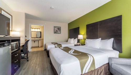 Chambre Affaires, 2 lits doubles, accessible aux personnes à mobilité réduite (Efficiency)