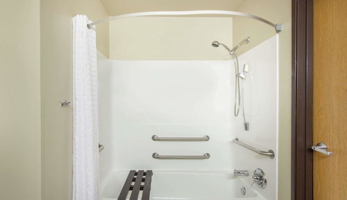 Chambre, 1 grand lit, accessible aux personnes à mobilité réduite, non-fumeurs (Mobility)
