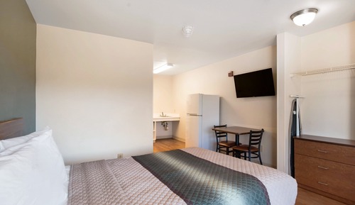 Studio, 1 grand lit, accessible aux personnes à mobilité réduite, non-fumeurs (Roll-In Shower)