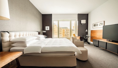 Chambre, 1 très grand lit (View)