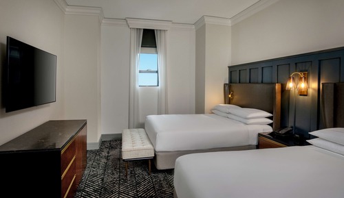 Suite, plusieurs lits (2 Queen Beds and 1 Sofa Bed)