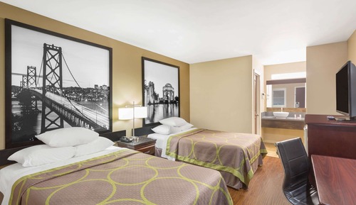 Chambre, 2 grands lits, four à micro-ondes