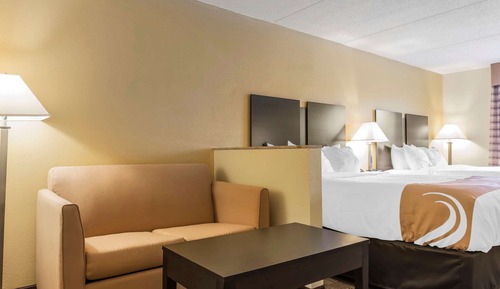 Suite, plusieurs lits, non-fumeurs (2 Queen, 2 Person Sofa Bed)