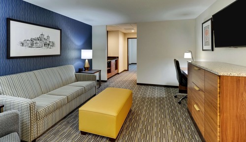 Suite, 1 très grand lit et 1 canapé-lit (2 Rooms, Roll in Shower)