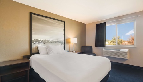 Chambre, 1 grand lit, fumeurs
